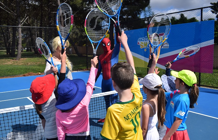 Elsa and Spiderman 700 x 450