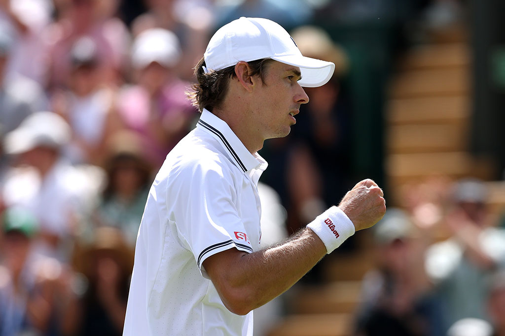 Commanding De Minaur drives into Wimbledon third round
