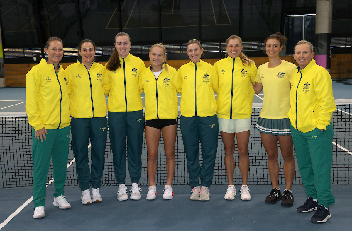 April 6: Team photo after Emerson Jones (AUS) was presented with her team jacket by Samantha Stosur (AUS) at the National Tennis Centre on Monday, April 6, 2026 during the Billie Jean King Cup  AUSTRALIA V’S GBR Photo by TENNIS AUSTRALIA/HAMISH BLAIR