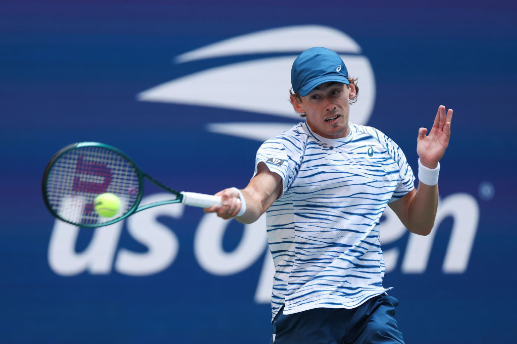 NEW YORK, NEW YORK - SEPTEMBER 04: Alex de Minaur of Australia returns a shot against Jack Draper of Great Britain during their Men's Singles Quarterfinal match on Day Ten of the 2024 US Open at USTA Billie Jean King National Tennis Center on September 04, 2024 in the Flushing neighborhood of the Queens borough of New York City. (Photo by Matthew Stockman/Getty Images)