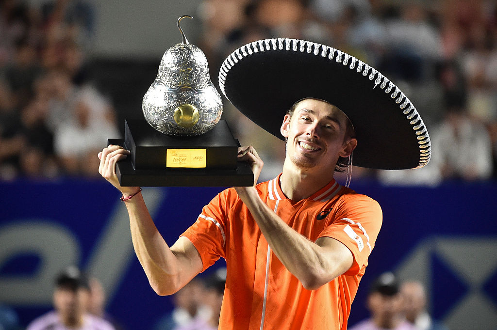 TOPSHOT - Australia's Alex De Minaur celebrates with his trophy after winning the Mexico ATP Open 500 men's singles final tennis match against Norway's Casper Ruud at the Arena GNP Seguros in Acapulco, Guerrero State, Mexico on March 2, 2024. (Photo by Rodrigo Oropeza / AFP) (Photo by RODRIGO OROPEZA/AFP via Getty Images)          