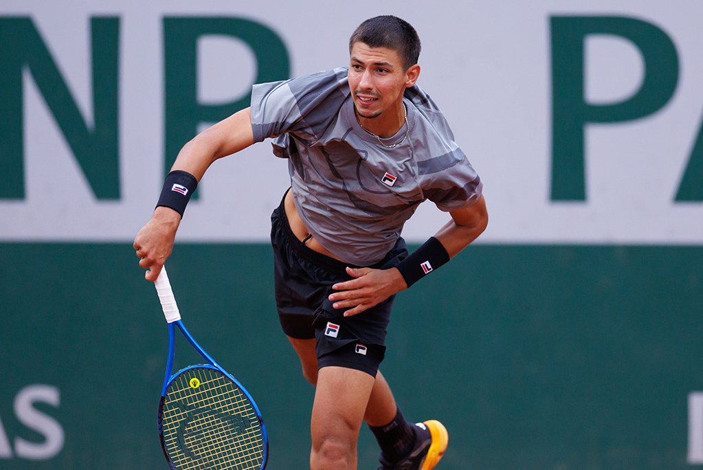 ADELAIDE, AUSTRALIA - JANUARY 17: Mirra Andreeva  poses with Women's Singles Champion trophy the during day six of the 2026 Adelaide International at Memorial Drive on January 17, 2026 in Adelaide, Australia. (Photo by Mark Brake/Getty Images)