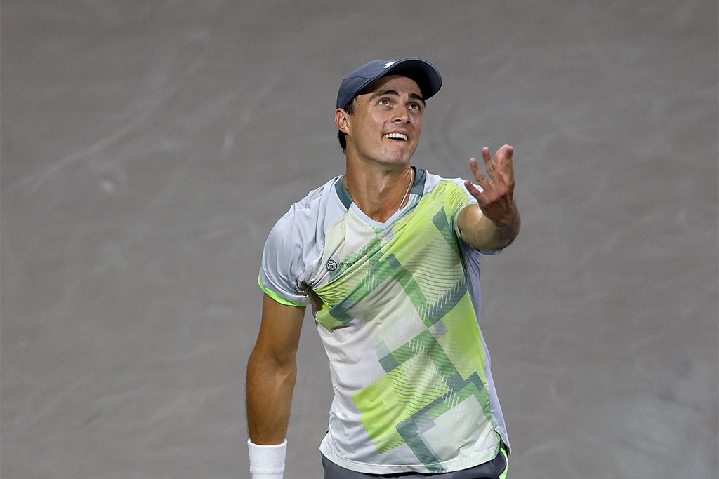 SAN JOSÉ DEL CABO, MEXICO - JULY 17: Adam Walton of Australia serves to James Duckworth of Australia during the Mifel Tennis Open by Telcel Oppo at the Cabo Sports Complex on July 17, 2025 in San José del Cabo, Mexico. (Photo by Matthew Stockman/Getty Images)