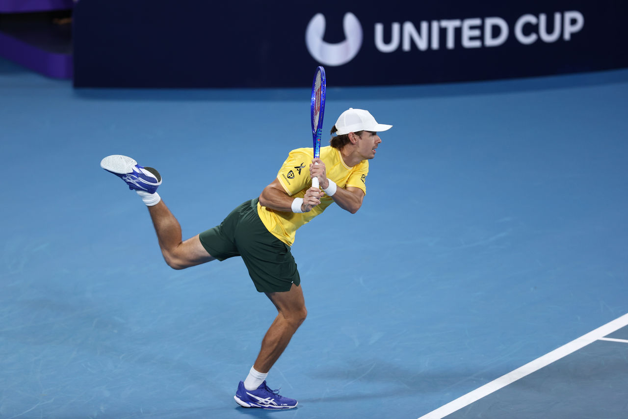 Alex de Minaur plays a backhand against Team Norway's Casper Ruud at the United Cup. Photo credit: Getty Images. 