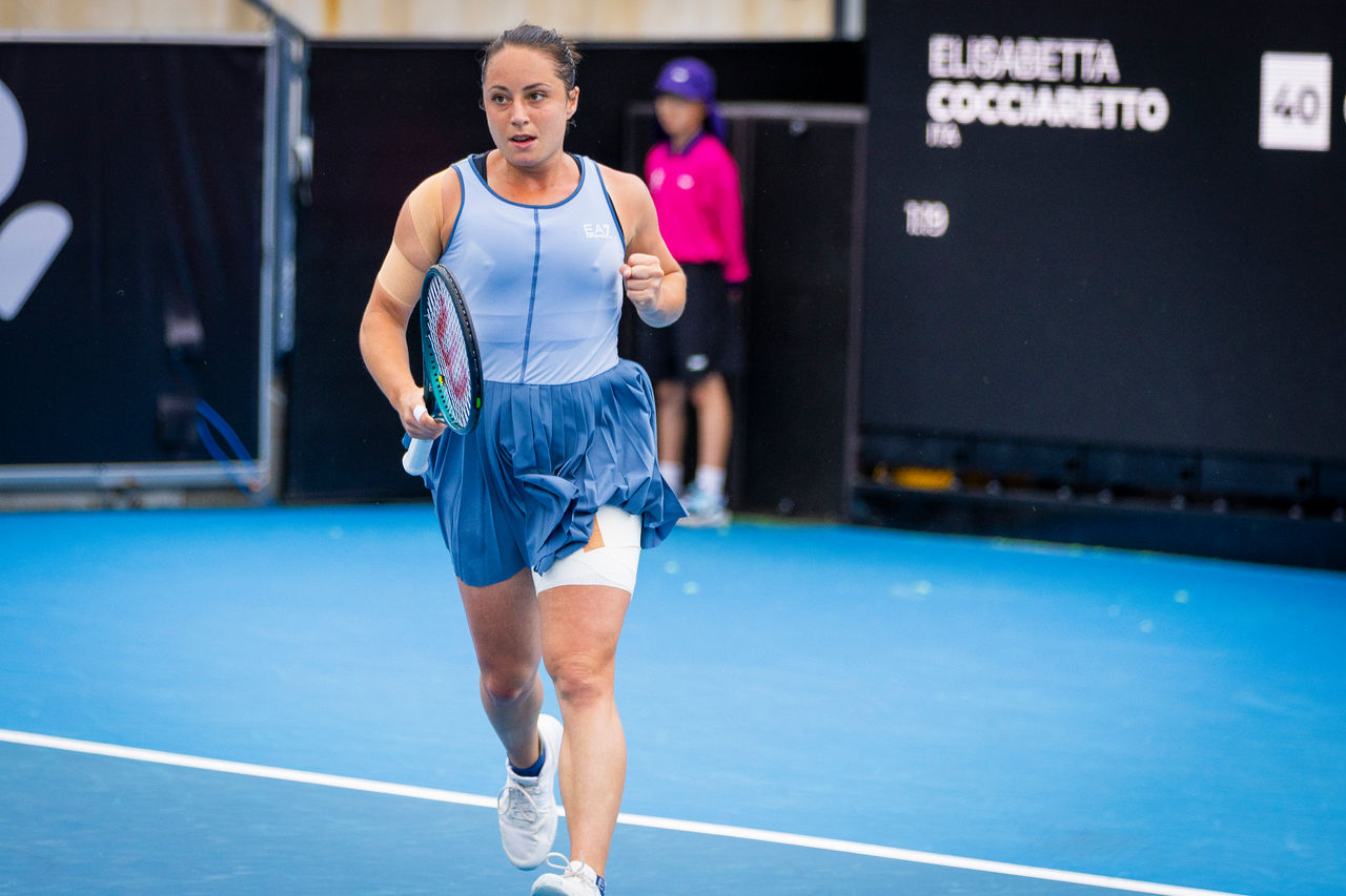 January 15: Elisabetta Cocciaretto (ITA) in action during her match at the Hobart International at the Domain Tennis Centre on Thursday, January 15, 2026. Photo by TENNIS AUSTRALIA/ RICHARD JUPE