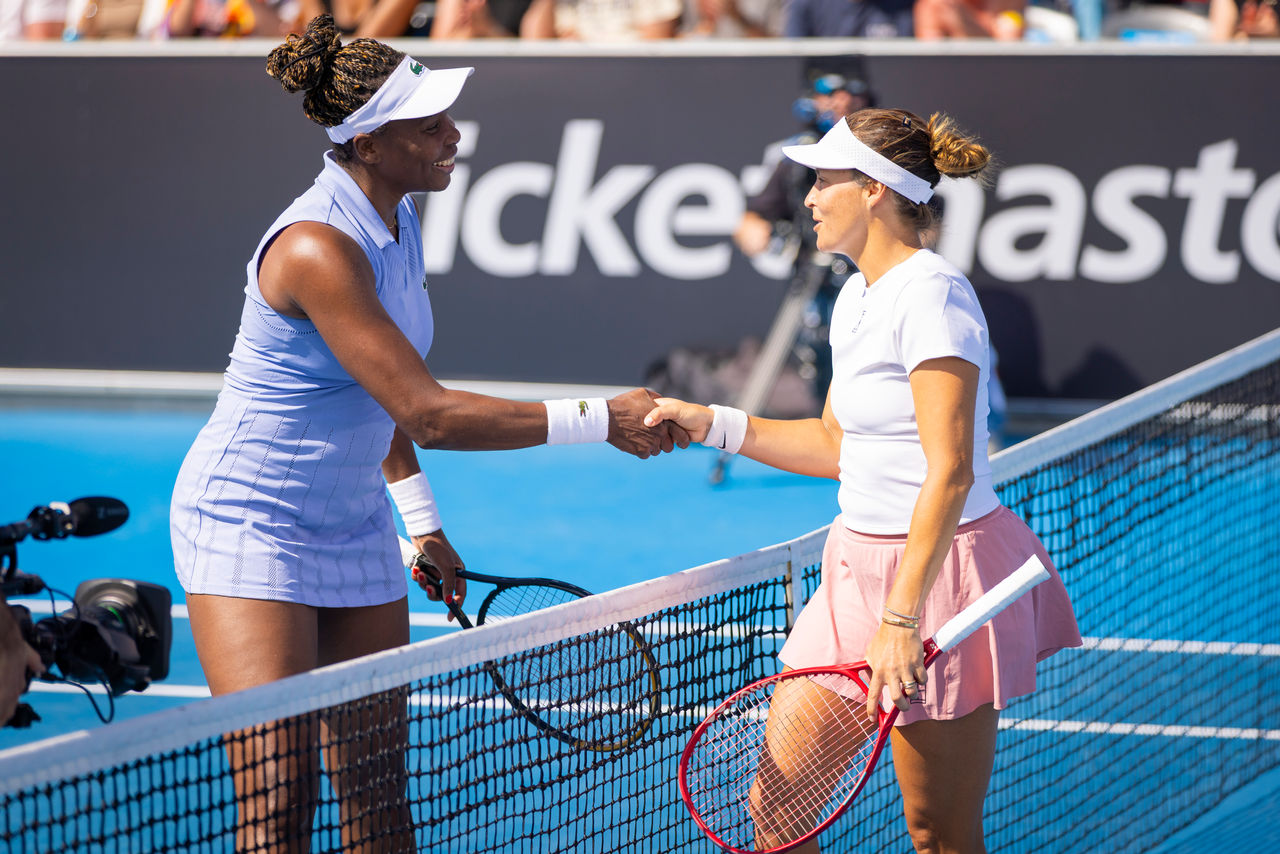 January 13: Tatjana Maria (GER) (right) defeats Venus Williams (USA) in the first round of The Hobart International, Domain Tennis Centre. Opening Week prior to the 2026 Australian Open Tuesday, January 13, 2026. Photo by TENNIS AUSTRALIA/RICHARD JUPE