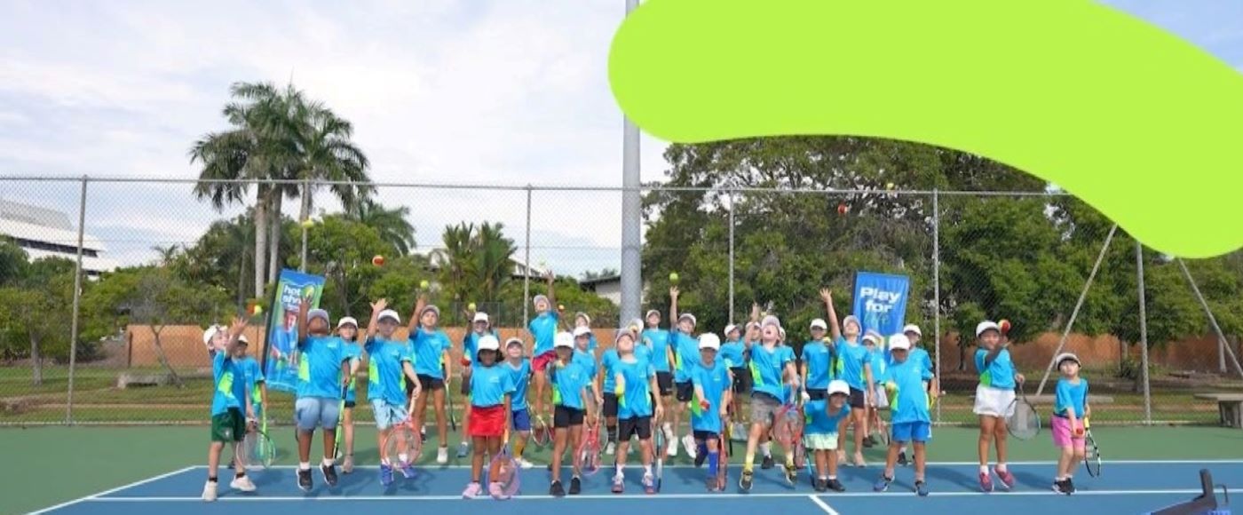 TennisKidsProgram_Group of kids tossing tennis balls into the air