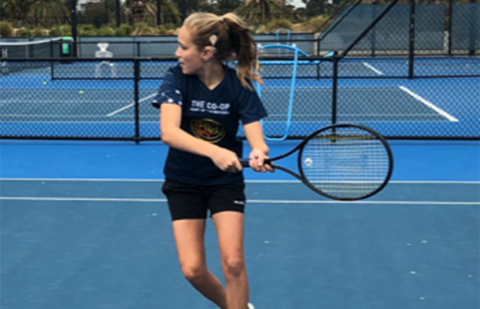 Deaf-and-hard-of-hearing-tennis-1-700x450