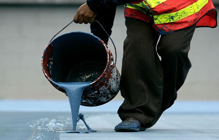MELBOURNE, AUSTRALIA - NOVEMBER 13:  A blue surface court is layed onto Margaret Court Arena ahead of the 2008 Australian Open at Melbourne Park on November 13, 2007 in Melbourne, Australia. (Photo by Kristian Dowling/Getty Images)
