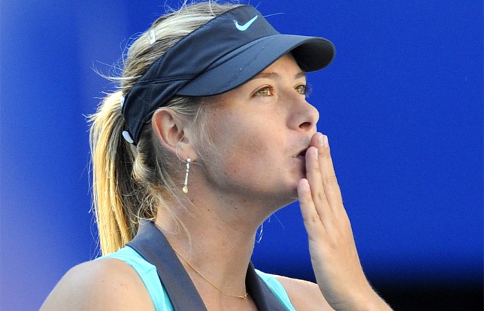 Maria Sharapova blow a kiss to spectators. GETTY IMAGES