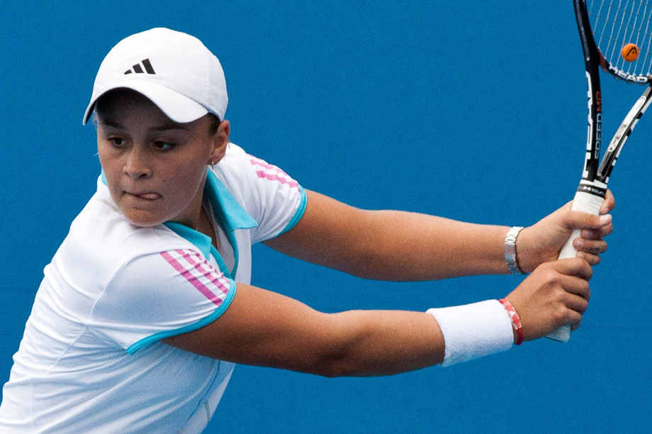 Показать том спорт. Артур Эшли теннис. Сэвилл теннис. Теннисистка Дарья Савилл. Материал Барти.