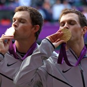 Mike Bryan (L) and Bob Bryan (R) of the United States pose on the podium with their gold medals; Getty Images