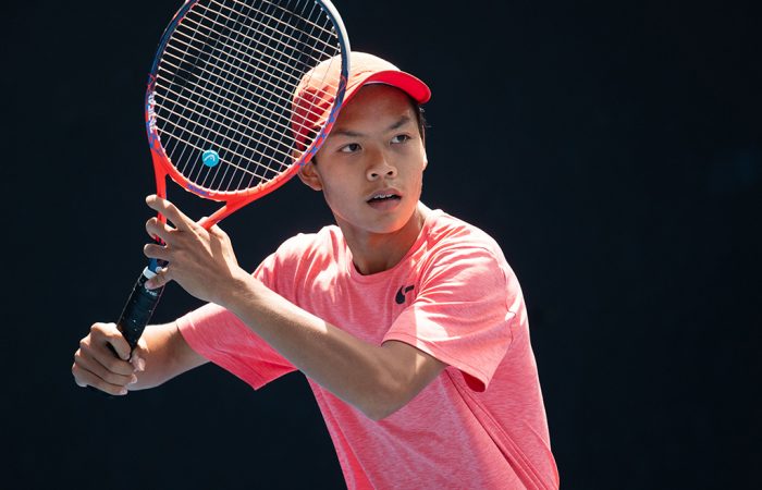 Derek Pham in action during the 14/u Australian Championships semifinals at Melbourne Park (photo: Elizabeth Xue Bai)