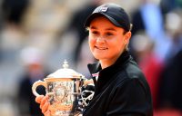 Ash Barty poses with her French Open trophy (Getty Images)