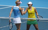 Kristina Mladenovic (L) shakes hands with Ash Barty after winning the first of the reverse singles rubbers in the 2019 Fed Cup final in Perth. (Getty Images)