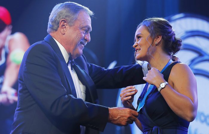 Ash Barty (R) is presented with the 2019 Newcombe Medal by John Newcombe. (Getty Images)