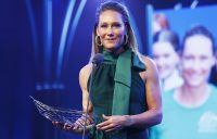Sam Stosur accepts the Spirit of Tennis Award at the 2019 Newcombe Medal, Australian Tennis Awards. (Getty Images)