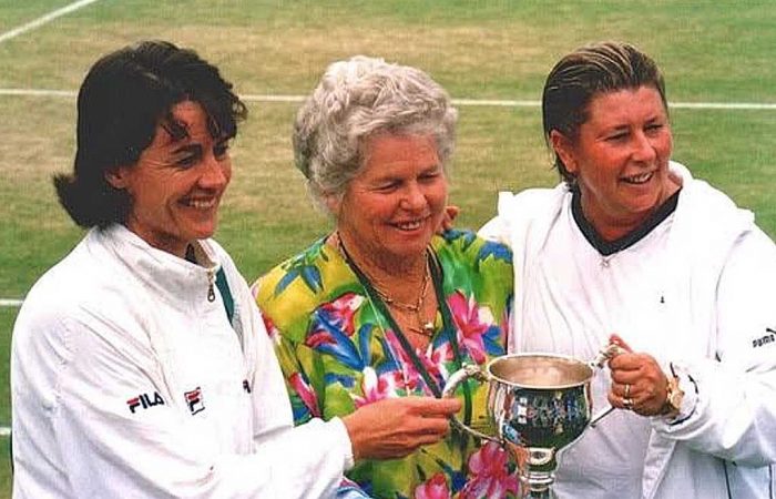 Daphne-Fancutt Daphne Fancutt with fellow Queenslanders Liz Smylie and Wendy Turnbull.