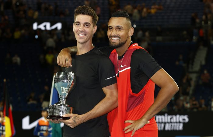 Thanasi Kokkinakis a Nick Kyrgios oslavujú víťazstvo na AO 2022.  Obrázok: Getty Images