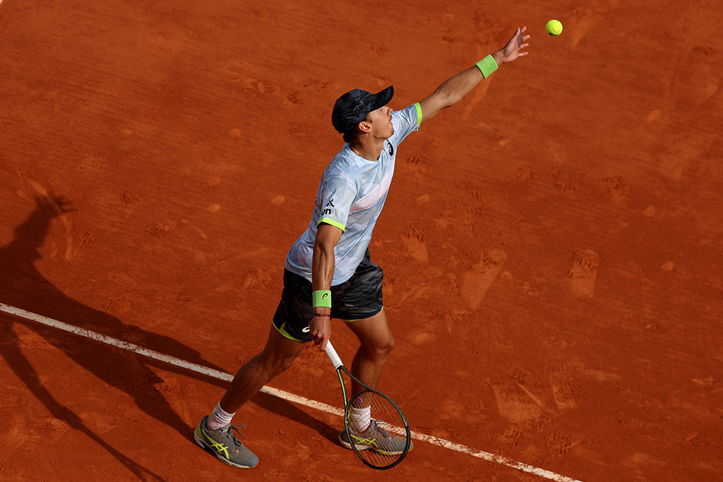 Alex De Minaur moves on at Madrid Open