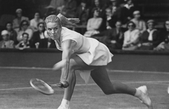 Australian tennis player Jenny Staley Hoad in play against Dorothy Knode on the second day of the Wimbledon Championships, London, 25th June 1957. (Photo by Reg Burkett/Keystone/Hulton Archive/Getty Images)