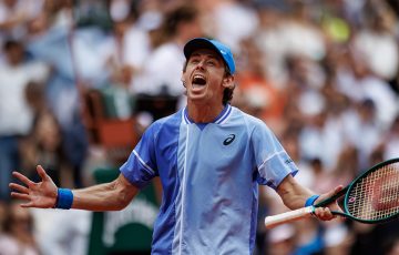 Alex de Minaur celebrates his fourth-round win at Roland Garros 2024. Picture: Tennis Australia